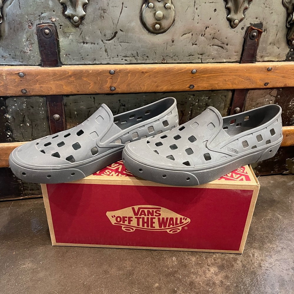 Vans slip on Trek